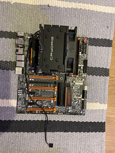Материнская плата с RAM, CPU и COOLER (1 фото из 2)