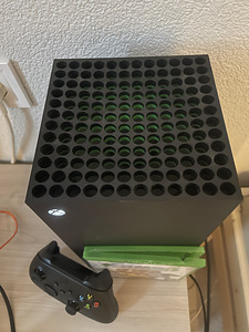 Xbox Series X + Sims 4 (2 foto / 2)