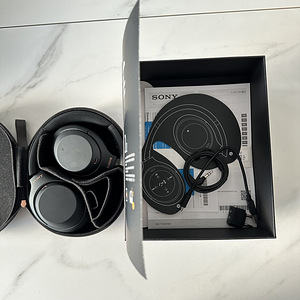 Sony WH-1000XM4 (2 фото из 2)