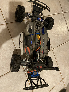 Traxxas Slash 1/10 brushless RC puldiauto (4 foto / 7)