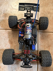 Traxxas e-revo 1/16 (2 фото из 4)