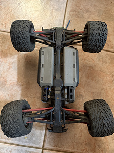 Traxxas e-revo 1/16 (3 фото из 4)