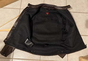 Dainese nahktagi 48 / M (3 foto / 5)