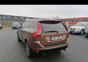 Volvo XC60 SUMMUM 2.4 120kW (2 foto / 5)