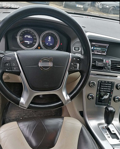 Volvo XC60 SUMMUM 2.4 120kW (3 foto / 5)