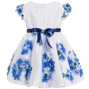 Lesy Luxury Flower Girls Белое атласное синее вечернее платье с цветочным принтом (2 фото из 4)