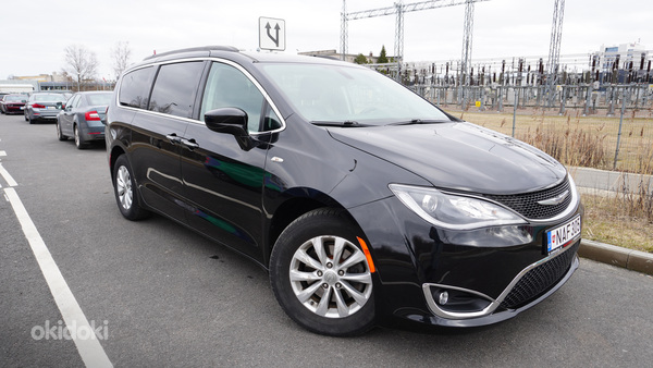 Chrysler Pacifica MY2017 (фото #2)