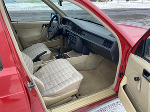 Mercedes-Benz 190E (10 foto / 12)
