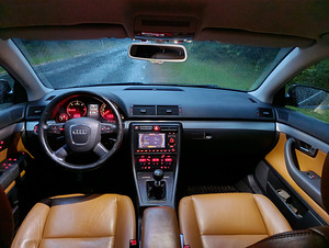 Продается Audi A4 2006 года (5 фото из 5)