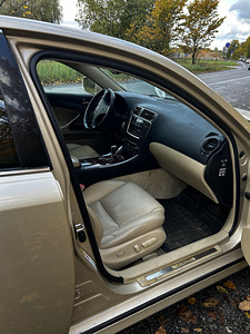 Lexus IS 250 153 kW (6 foto / 10)