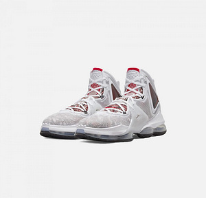 Nike LeBron 19 (1 foto / 9)