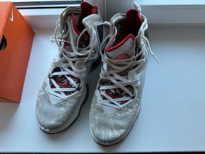 Nike LeBron 19 (6 foto / 9)