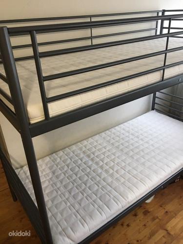 Продам кровать SVÄRTA 2-ярус. 90x200 см с матрацами (фото #3)