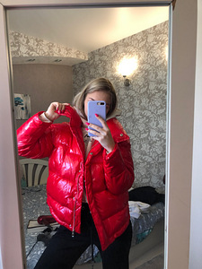 Красная куртка