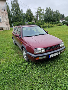 Продам VW Golf variant 1.6 74кВт (бензин) (2 фото из 8)