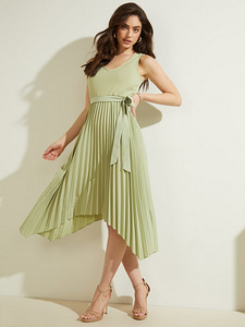 Платье Guess (6 фото из 8)