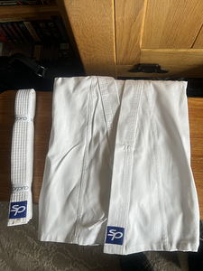 Karate uus kimono ja valge vöö (3 foto / 3)