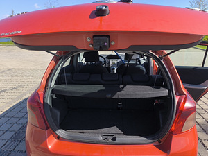 Toyota yaris 1.3 (9 foto / 15)