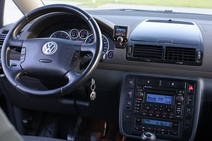 VOLKSWAGEN SHARAN 2.0 103kW Manuaal (9 foto / 14)