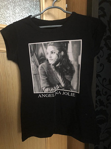 Чёрная футболка с изображением Анджелины Джоли