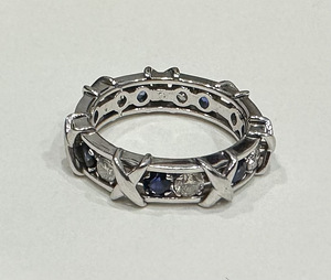 Valgest kullast sõrmus Tiffany & Co.™ siniste safiiridega (1 foto / 6)