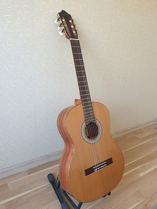Yamaha CG-131S + Amada Strunal 770 (2 foto / 4)