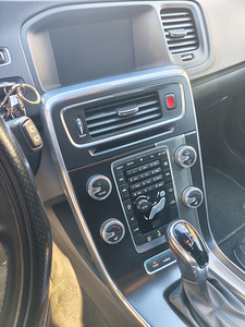 Volvo v60 plug in hybrid 2015 (11 foto / 15)