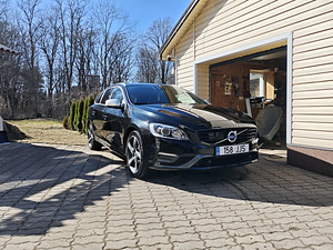 Volvo v60 plug in hybrid 2015 (4 foto / 15)