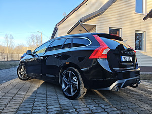 Volvo v60 plug in hybrid 2015 (15 foto / 15)