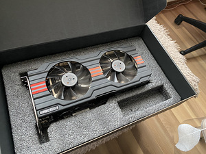 ASUS Radeon R9 280X 3GB (6 foto / 9)