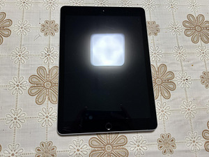 iPad 6 (iPad 2018) Gray 9.7 Wifi 32GB (1 foto / 3)