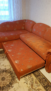 Угловой диван (2 фото из 3)