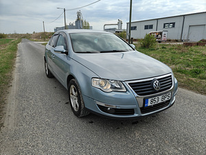 Helesinine automaatkastiga Volkswagen Passat 2005 (5 foto / 15)
