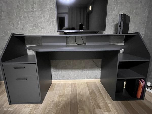 Компьютерный стол (фото #1)