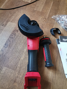 Milwaukee m18fsag125 (3 foto / 3)