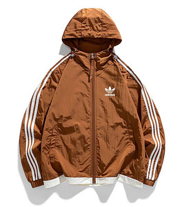 Adidas куртка (4 фото из 4)