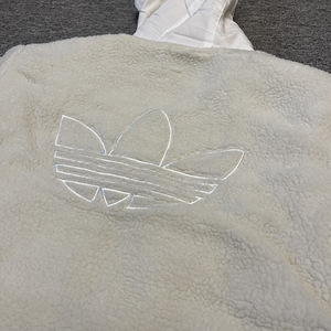 Adidas куртка (3 фото из 6)