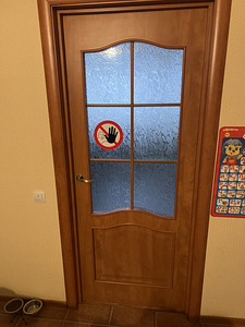 Uks ukseraamiga (2 foto / 2)