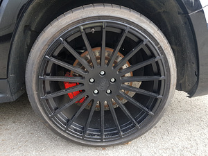 22" 5x112 valuveljed+rehvid musta värvi 2x295/30 ja 2x255/35 (6 foto / 8)