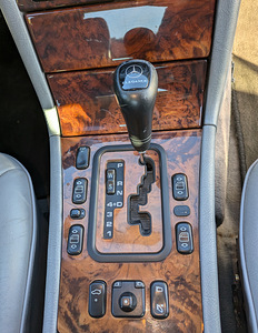 Mercedes-Benz E300TD (9 foto / 11)