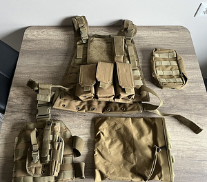 Airsofti taktikaline vest lisadega (1 foto / 4)