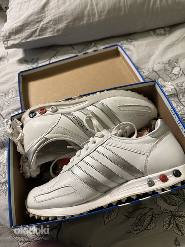 Adidas tossud.