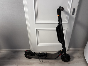 Электросамокат Segway Ninebot ES с дополнительным аккумулятором (6 фото из 9)