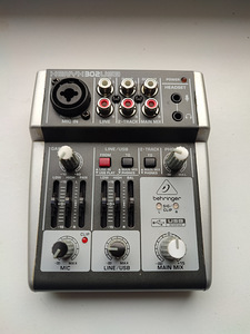 Микшер Behringer Xenyx 302USB