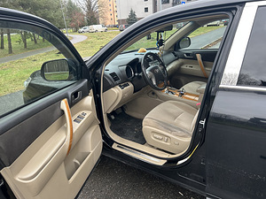 Продам автомобиль (8 фото из 14)