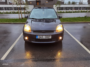 Ford Fiesta (3 foto / 9)