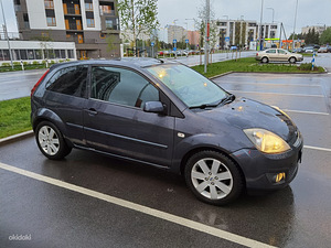 Ford Fiesta (4 foto / 9)