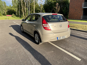 Hyundai i30 1.4 2011a (7 foto / 15)