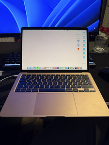 Macbook air 13inch 2020 (2 foto / 8)