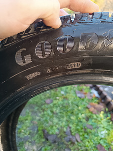 Зимние шины Goodyear (2 фото из 4)